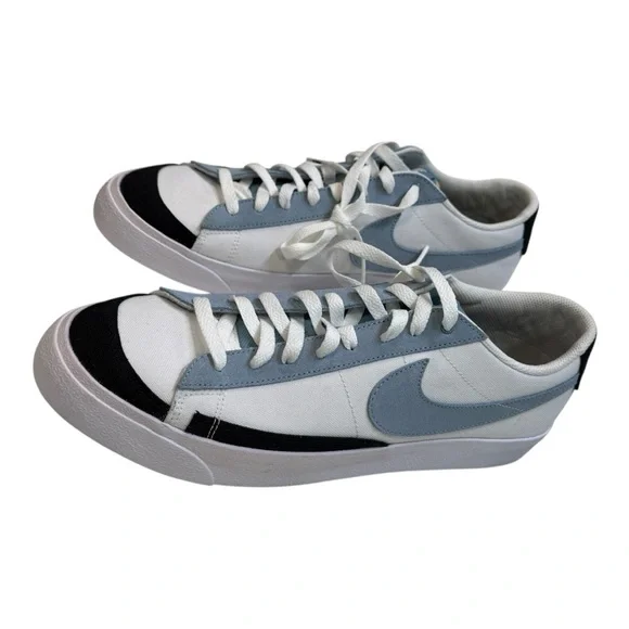 Nike Blue and Black Sneakers Classic Design NWOT CB18